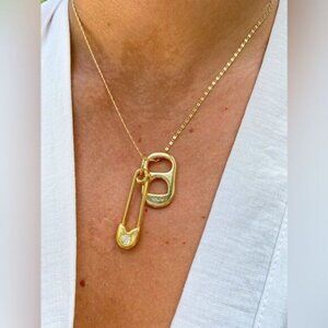 Gold Safety Pin Pendant Necklace Q81